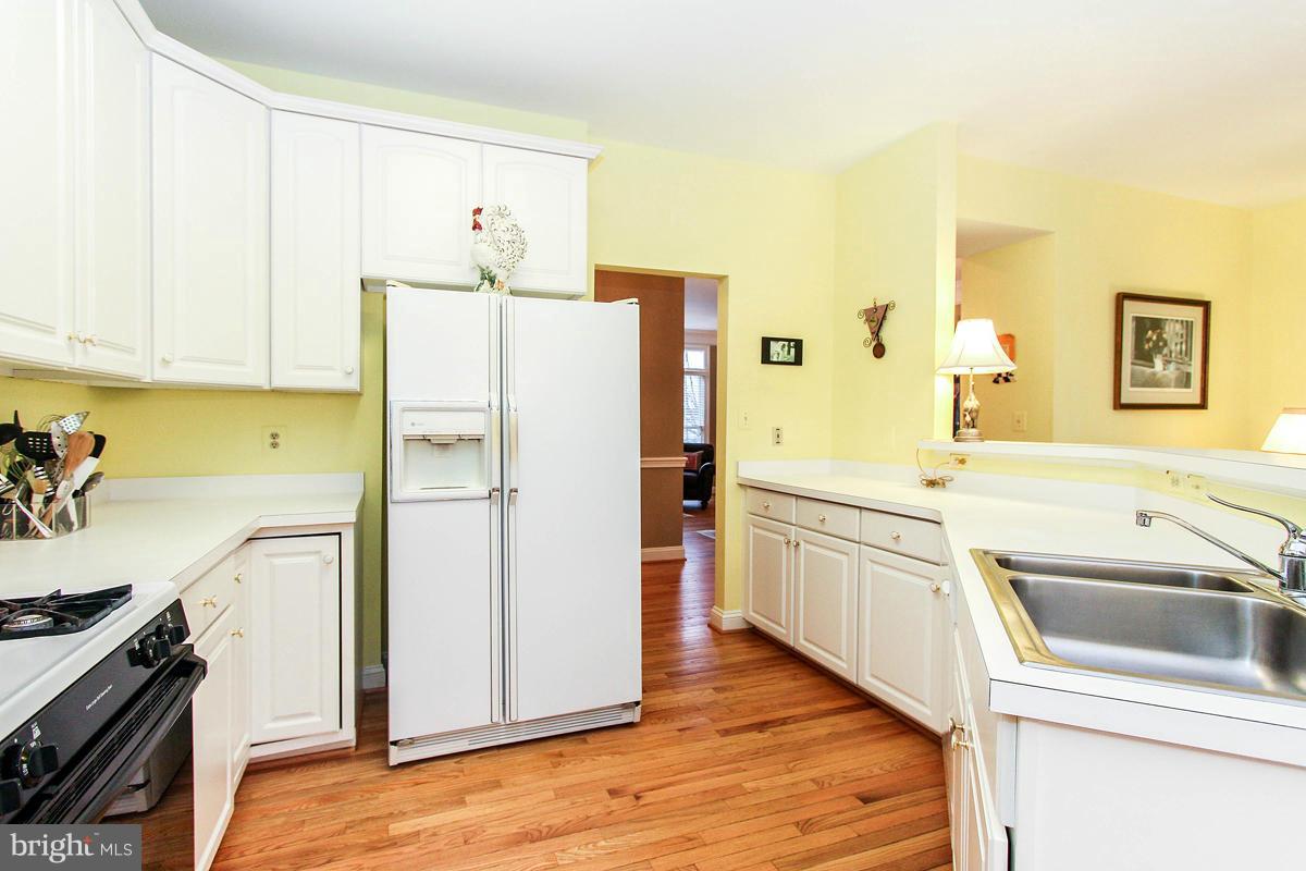 1364 Sundial Drive Reston, VA 20194 - Photo 10 of 30 Kitchen