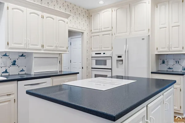 $799,900 | 1604 Bob White Drive, Lawrence, KS 66047