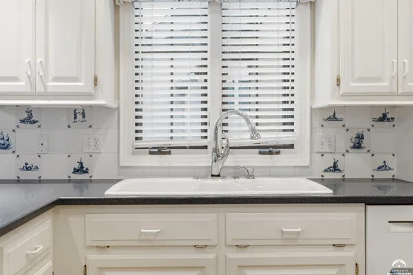 $799,900 | 1604 Bob White Drive, Lawrence, KS 66047