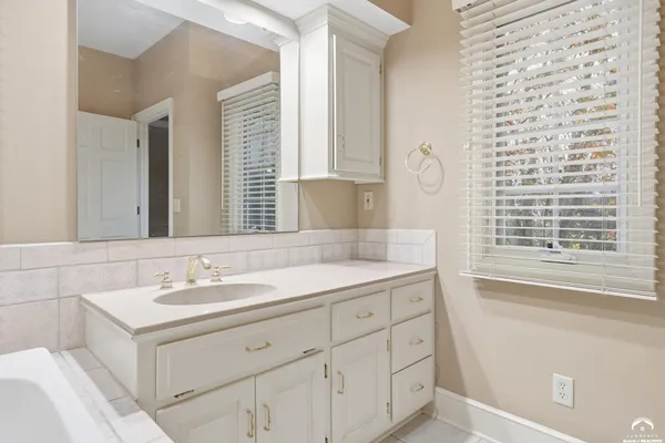 $799,900 | 1604 Bob White Drive, Lawrence, KS 66047