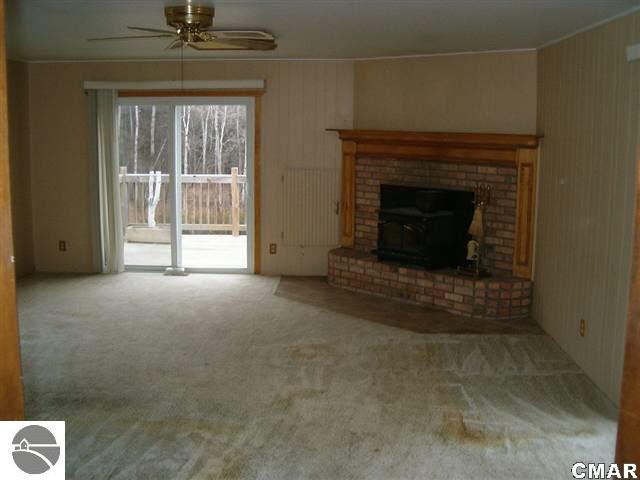 3265 Surrey Road Clare, MI 48617 - Photo 4 of 7 1768333-3.JPG