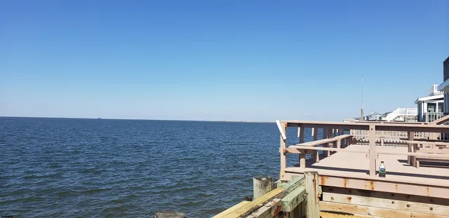 a view of entryway and hall