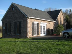1601 Allison Road Piney Flats, TN 37686 - Photo 3 of 24 DRIVEWAY TO DENMAIN LEVEL