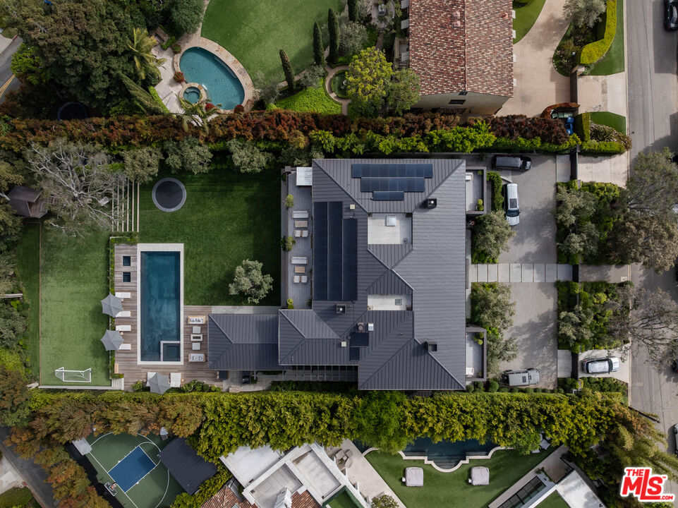 250 South Rockingham Avenue Los Angeles, CA 90049 - Photo 18 of 20 an aerial view of a house
