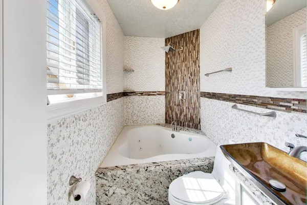 2215 Bradford Drive, Wheaton, IL 60189