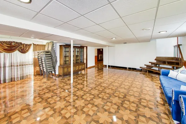 2215 Bradford Drive, Wheaton, IL 60189