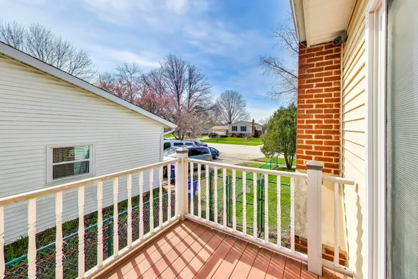 2215 Bradford Drive, Wheaton, IL 60189