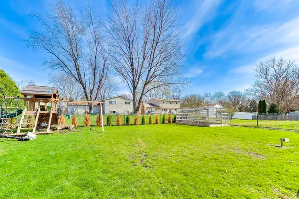 $590,000 | 2215 Bradford Drive, Wheaton, IL 60189