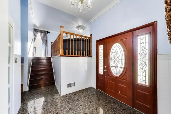 2215 Bradford Drive, Wheaton, IL 60189