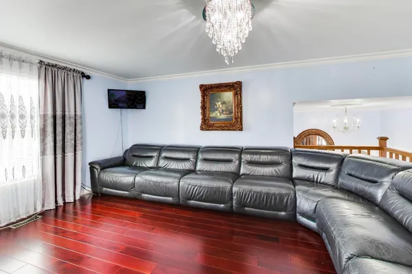 2215 Bradford Drive, Wheaton, IL 60189