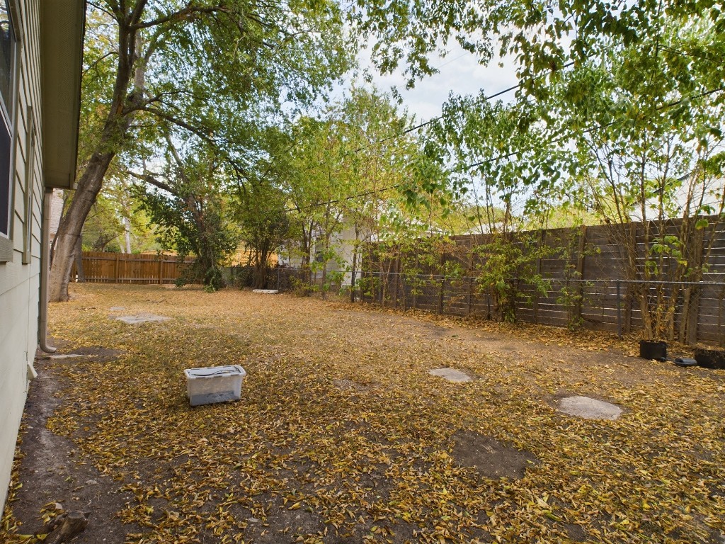500 East 48th Street, Unit B Austin, TX 78751 - Photo 11 of 32 a view of patio with yard