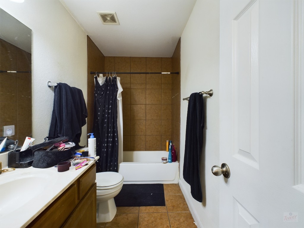 500 East 48th Street, Unit B Austin, TX 78751 - Photo 21 of 32 a bathroom with a sink a toilet and shower