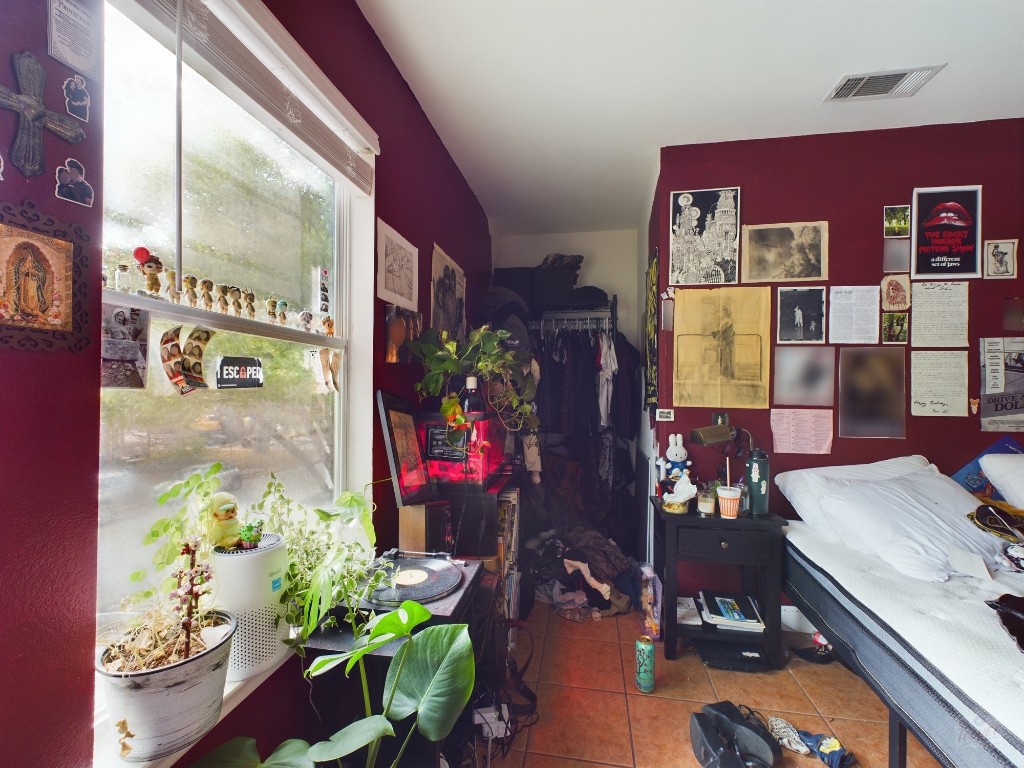 500 East 48th Street, Unit B Austin, TX 78751 - Photo 26 of 32 view of living room with furniture and flowers