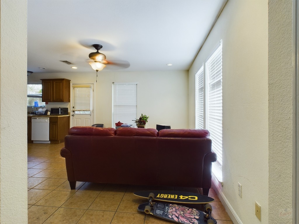 500 East 48th Street, Unit B Austin, TX 78751 - Photo 3 of 32 a living room with furniture and a flat screen tv