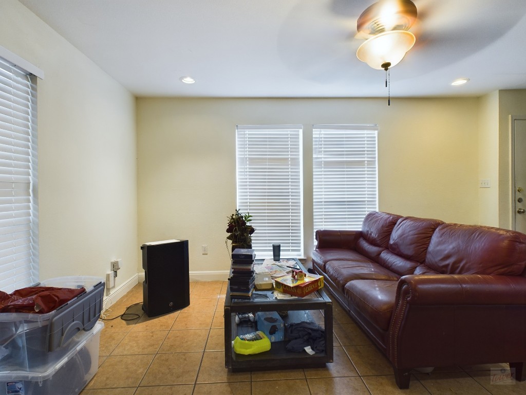 500 East 48th Street, Unit B Austin, TX 78751 - Photo 5 of 32 a living room with furniture and a window
