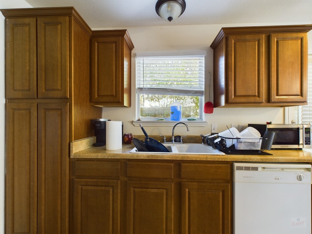 500 East 48th Street, Unit B Austin, TX 78751 - Photo 8 of 32 a kitchen with appliances cabinets a sink and a window