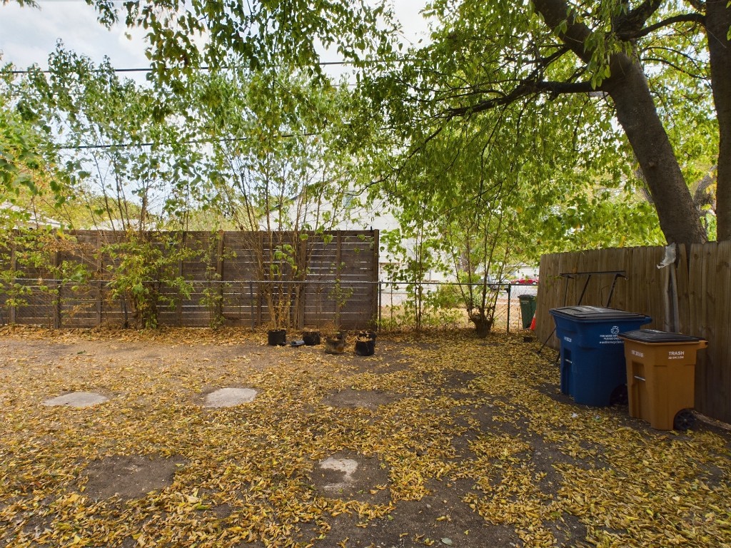 500 East 48th Street, Unit B Austin, TX 78751 - Photo 10 of 32 a backyard of a house with seating space