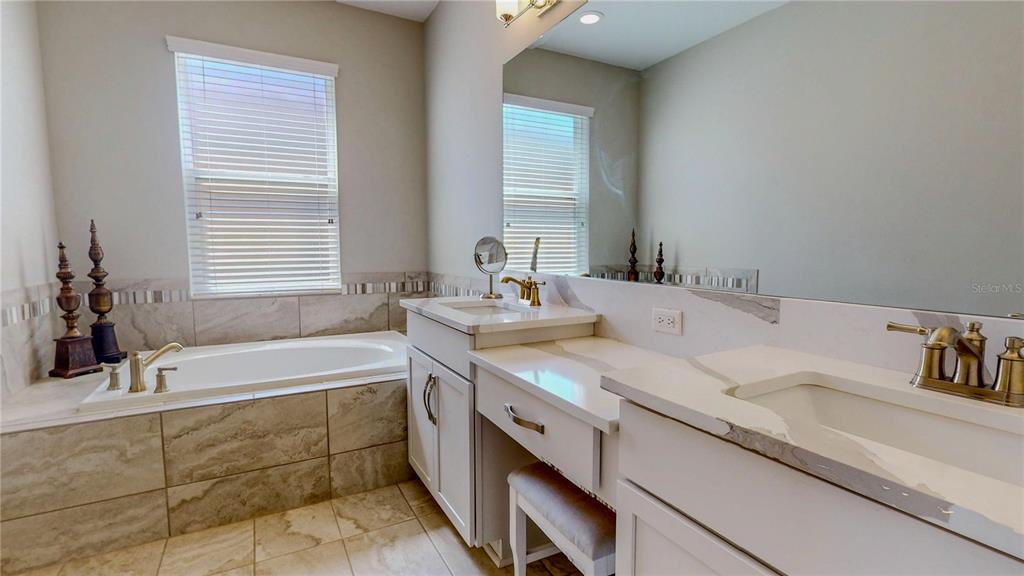 10802 Rolling Moss Road Tampa, FL 33647 - Photo 9 of 26