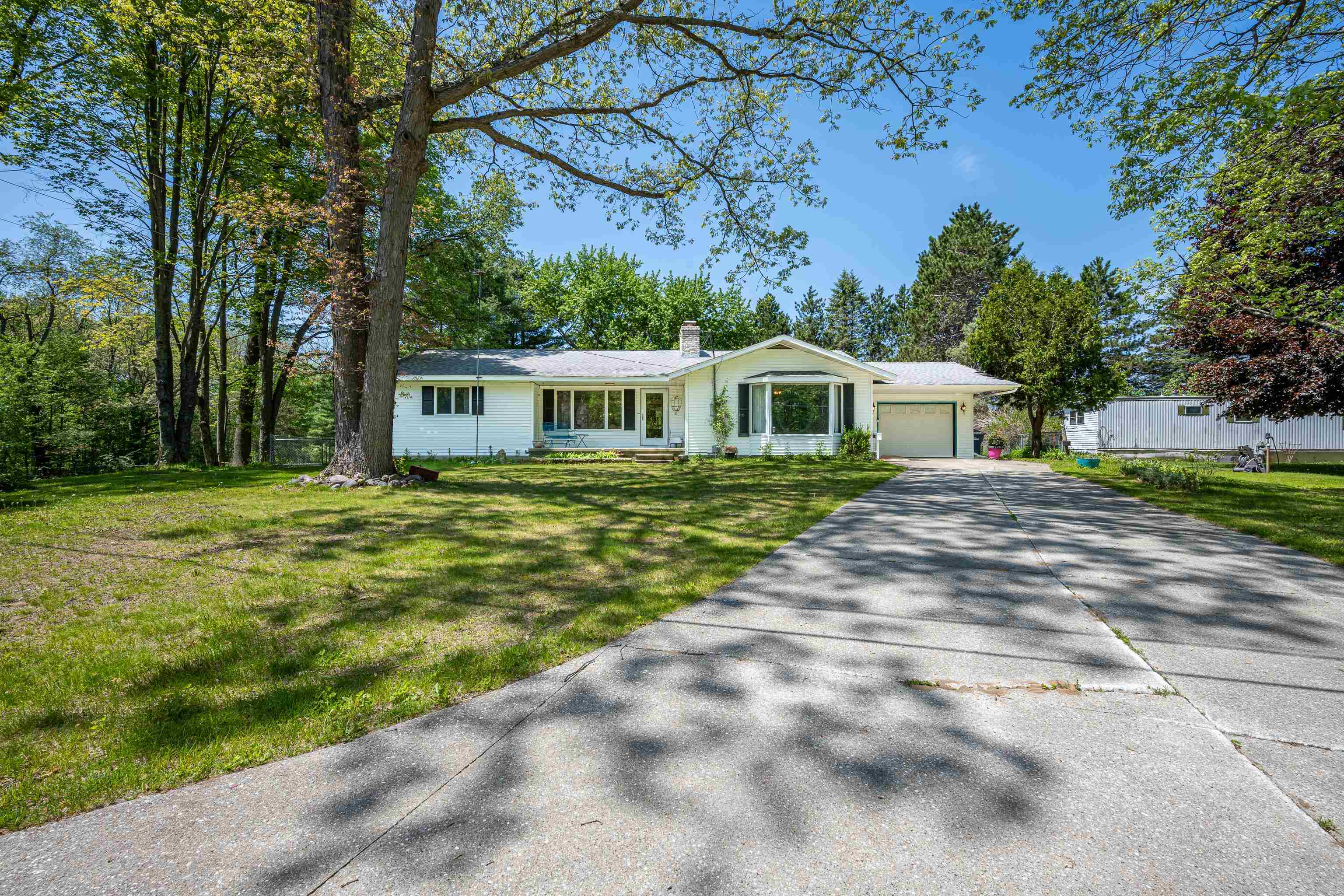 2881 Dean Street Harrison, MI 48625 - Photo 1 of 44