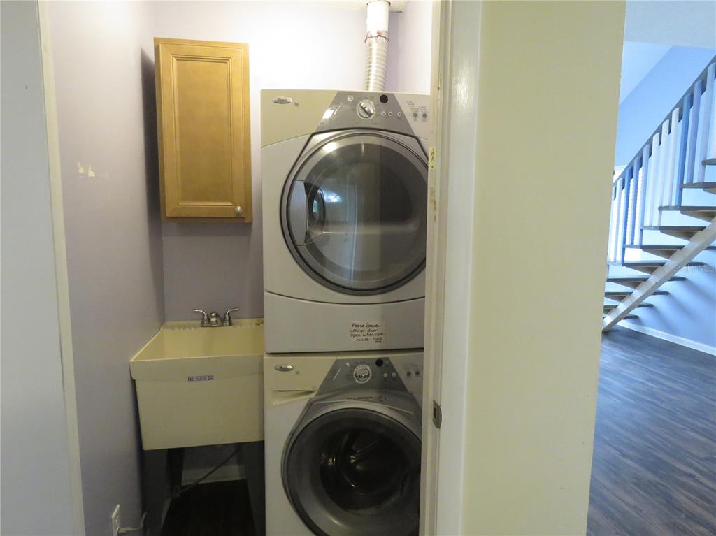 418 Narvaezi Street Venice, FL 34285 - Photo 22 of 67 a utility room with dryer and washer