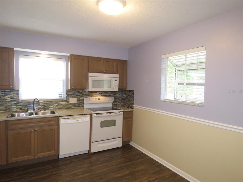 418 Narvaezi Street Venice, FL 34285 - Photo 3 of 67