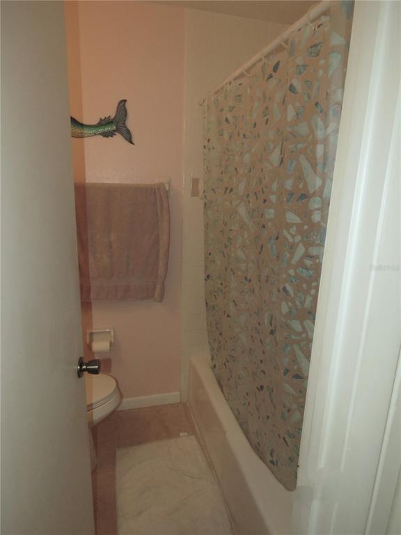 418 Narvaezi Street Venice, FL 34285 - Photo 37 of 67 a bathroom with a bathtub