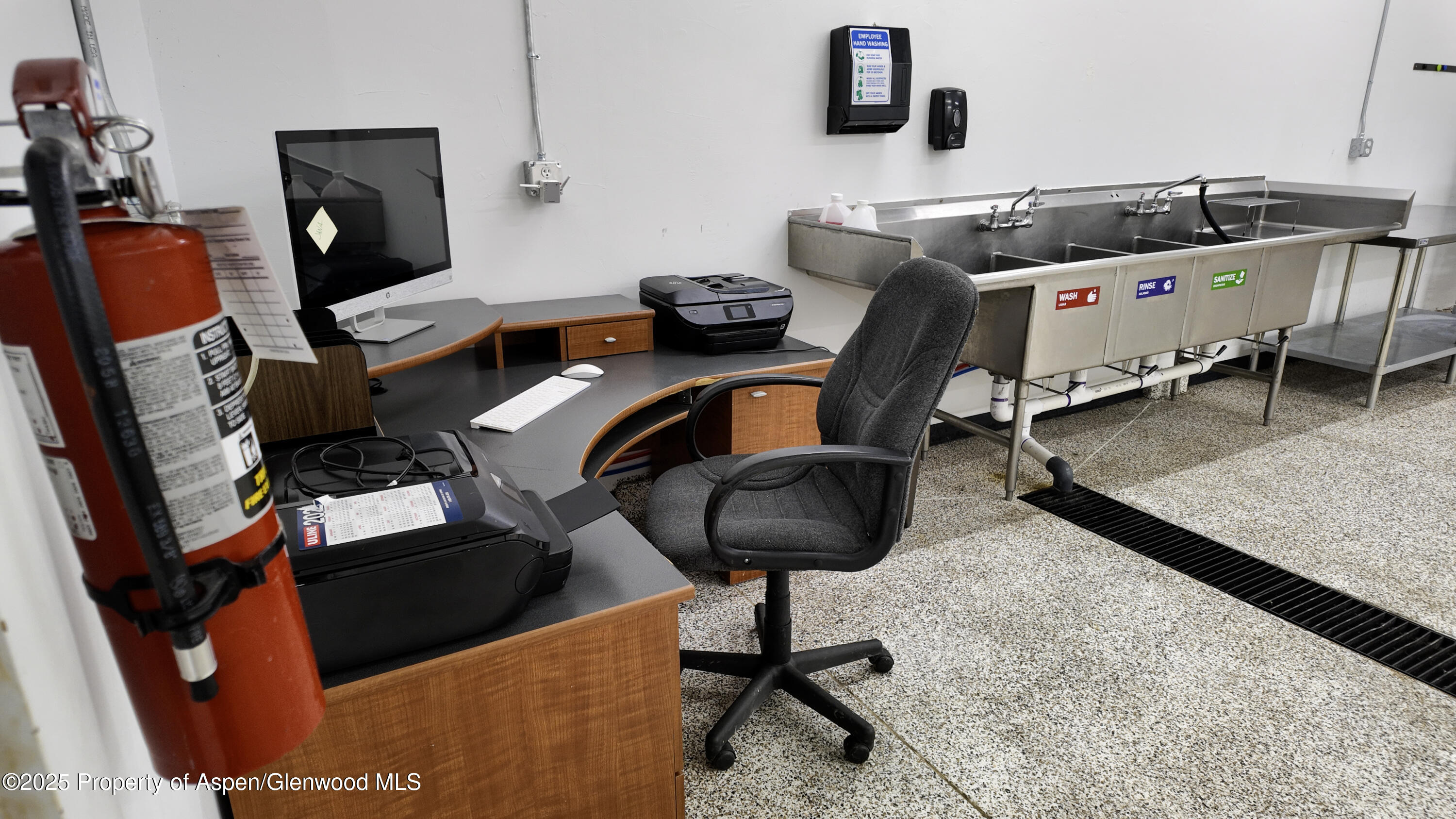 8700 County Road 300 Parachute, CO 81635 - Photo 154 of 201 a living room with furniture and a mirror