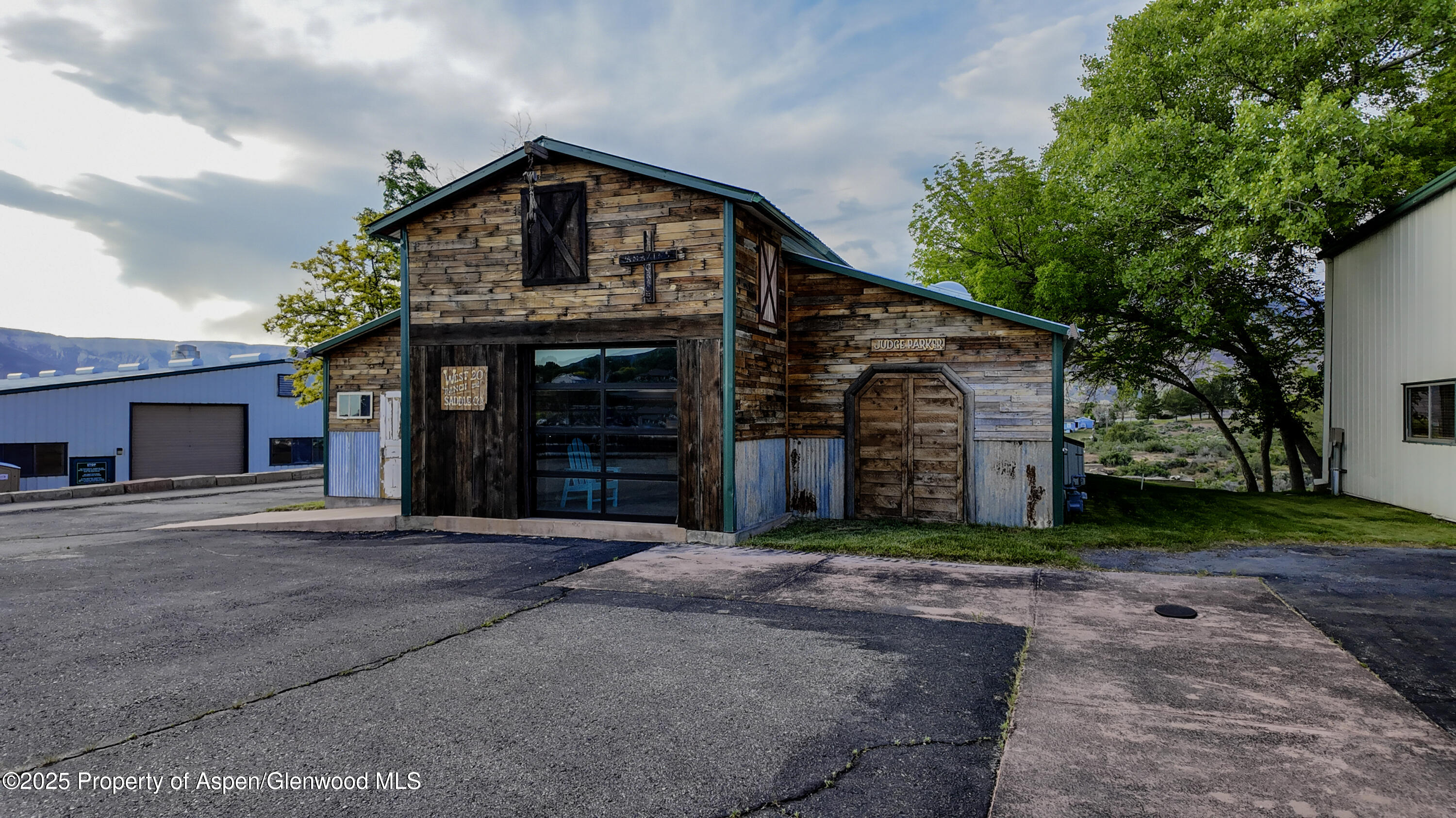 8700 County Road 300 Parachute, CO 81635 - Photo 189 of 201 a front view of a house with garden