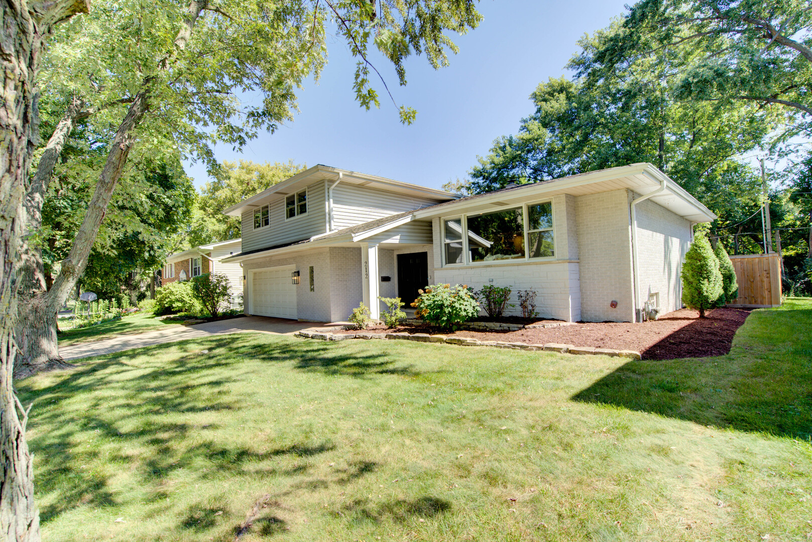 212 Richard Road Naperville, IL 60540 - Photo 4 of 45 Gallery Image 4