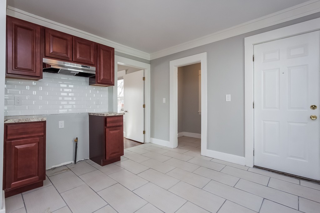 76 Clayton Street Springfield, MA 01107 - Photo 14 of 29 Gallery Image 14