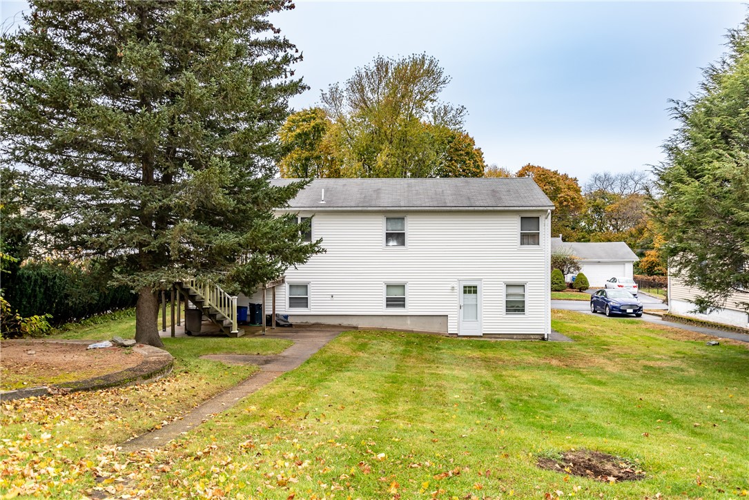 33 Loomis Street Cranston, RI 02920 - Photo 2 of 20