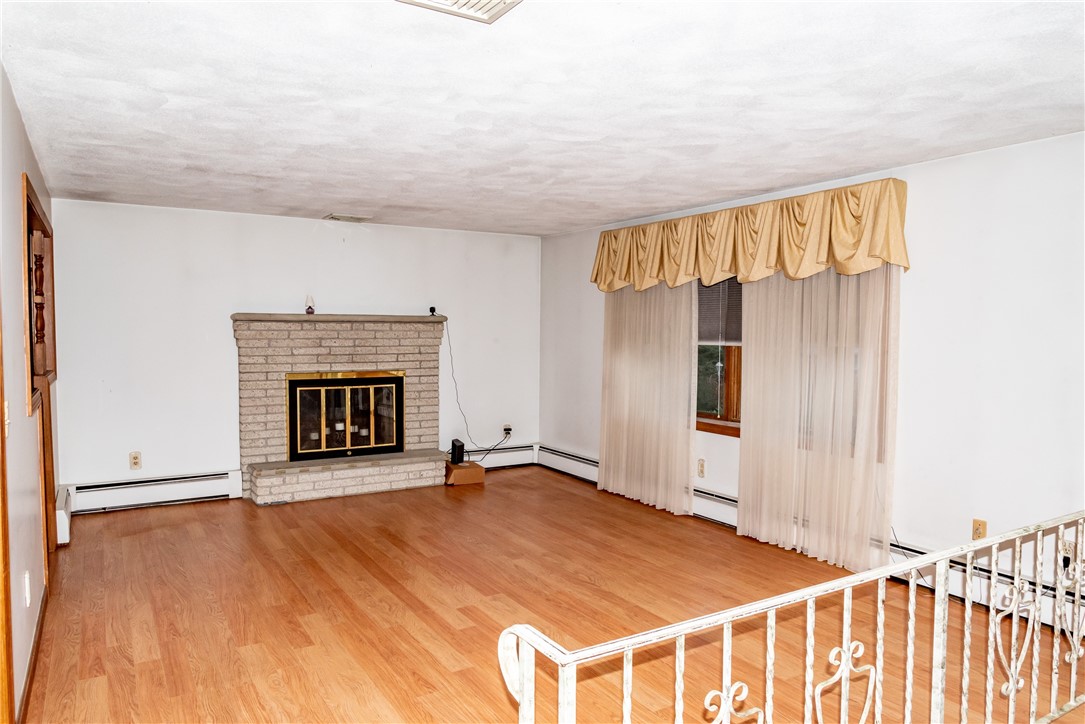33 Loomis Street Cranston, RI 02920 - Photo 3 of 20