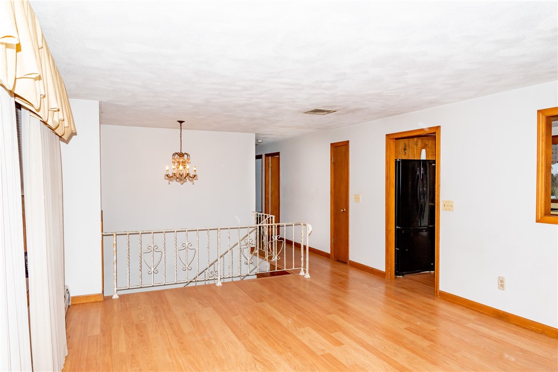 33 Loomis Street Cranston, RI 02920 - Photo 4 of 20