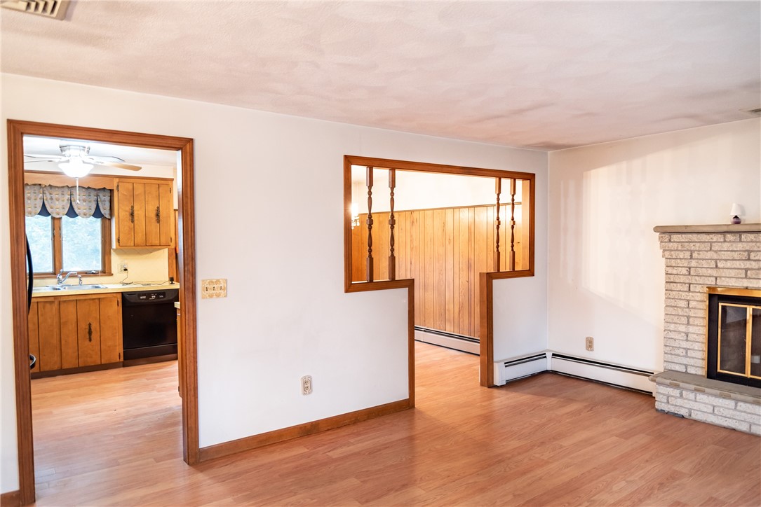 33 Loomis Street Cranston, RI 02920 - Photo 5 of 20