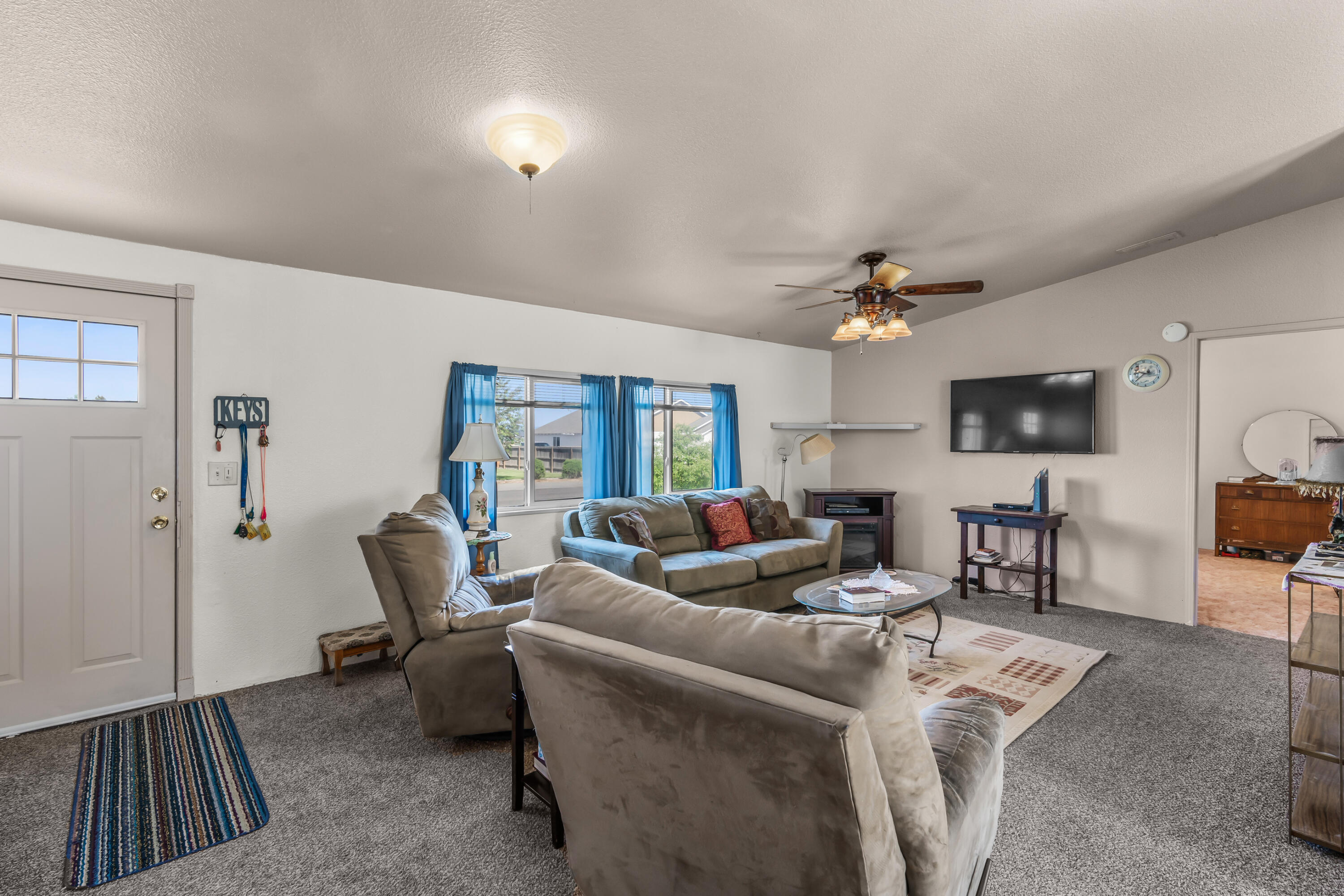 512 Center Ridge Drive Culver, OR 97734 - Photo 6 of 25 2023_05_30_512_center_ridge_dr_culver-21