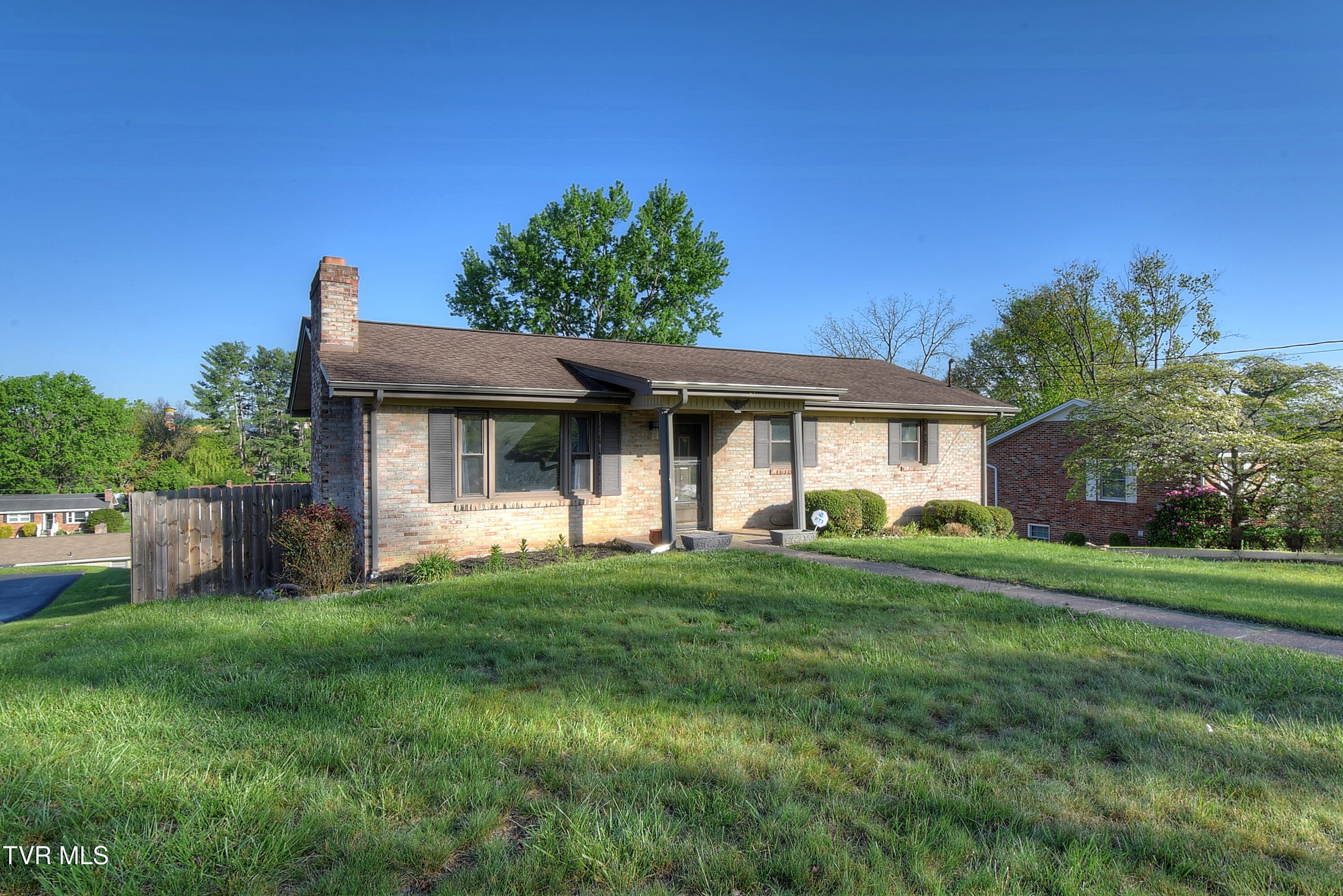 161 Grandview Road Bristol, VA 24201 - Photo 2 of 51 Lush Lawn