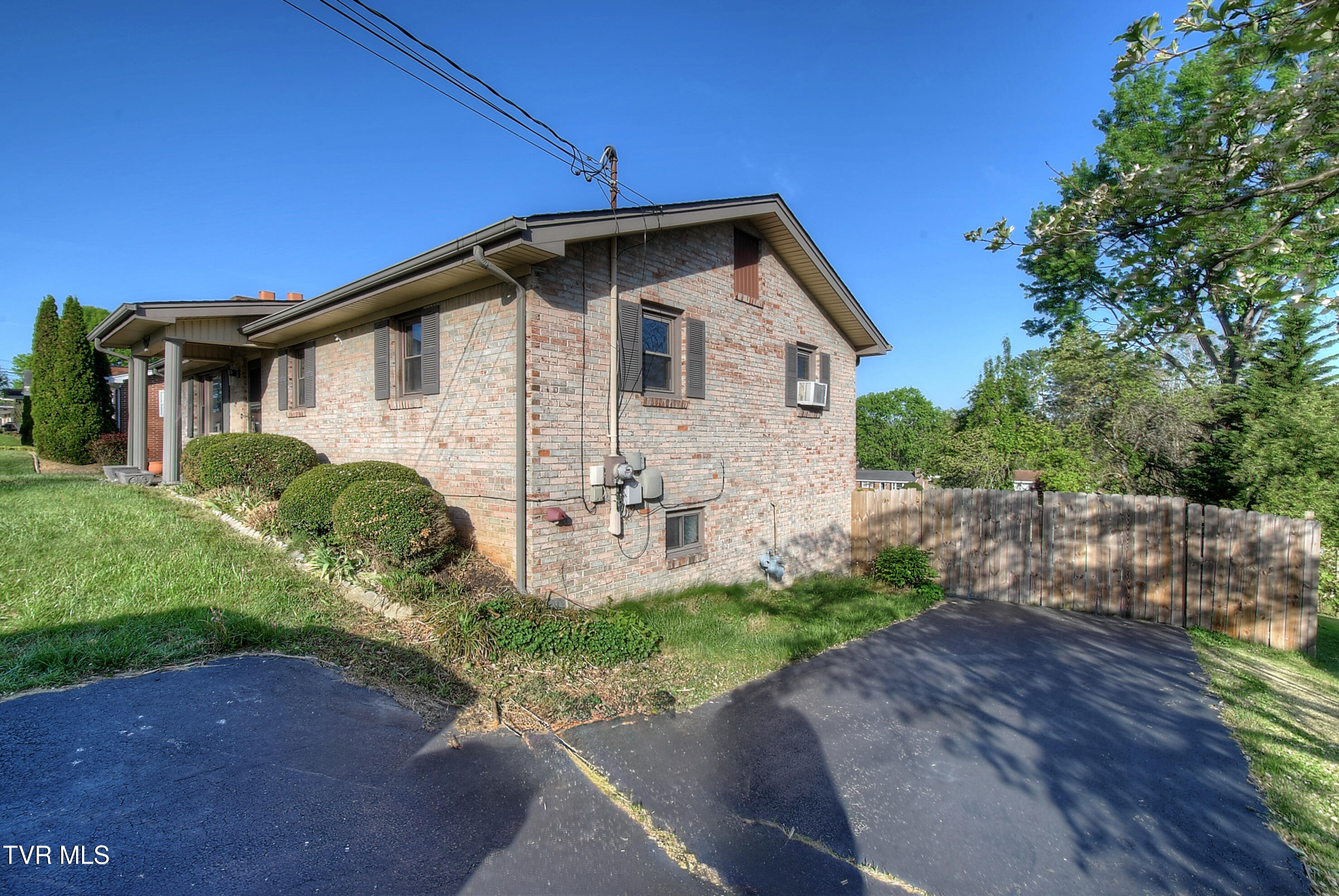 161 Grandview Road Bristol, VA 24201 - Photo 5 of 51 5