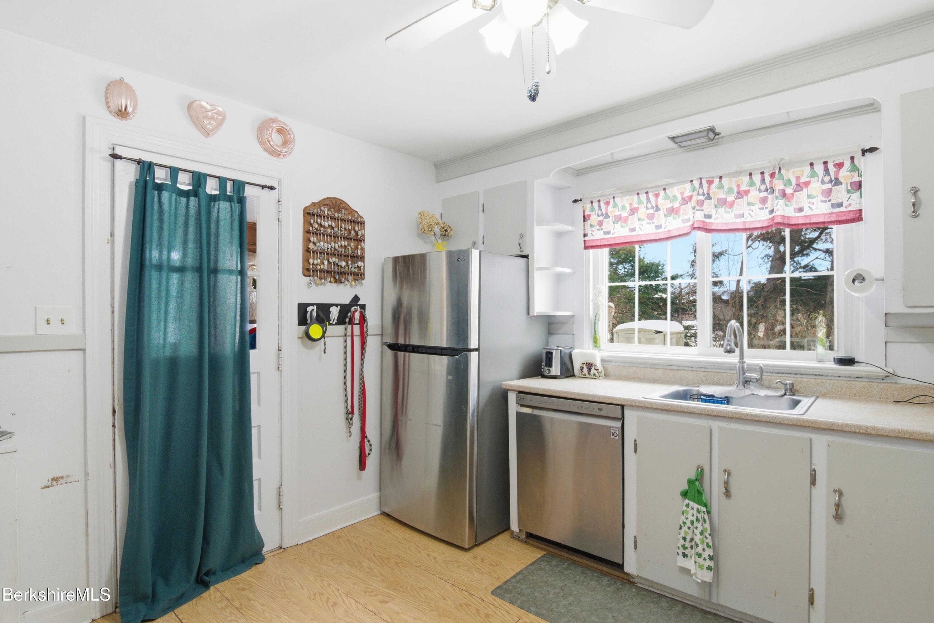 53 Edison Avenue Pittsfield, MA 01201 - Photo 12 of 45