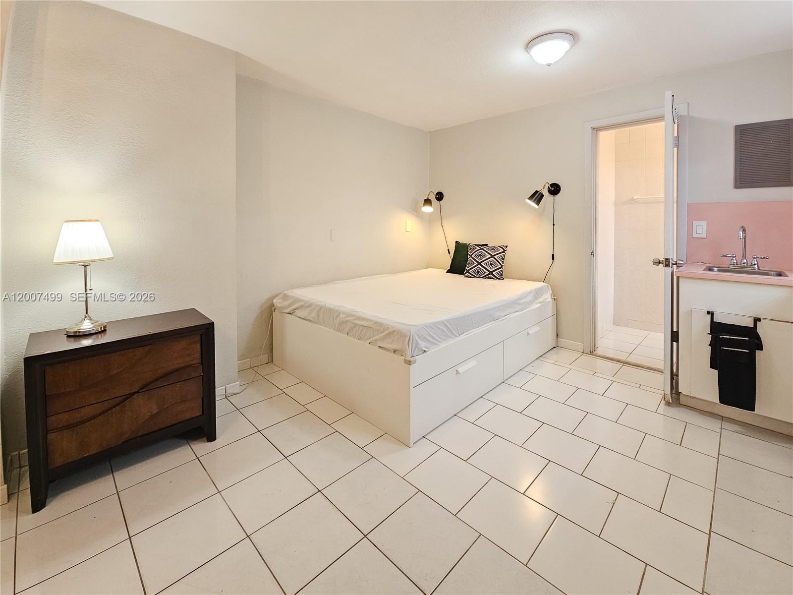 54 Southwest 24th Road, Unit RIGHT Miami, FL 33129 - Photo 4 of 13