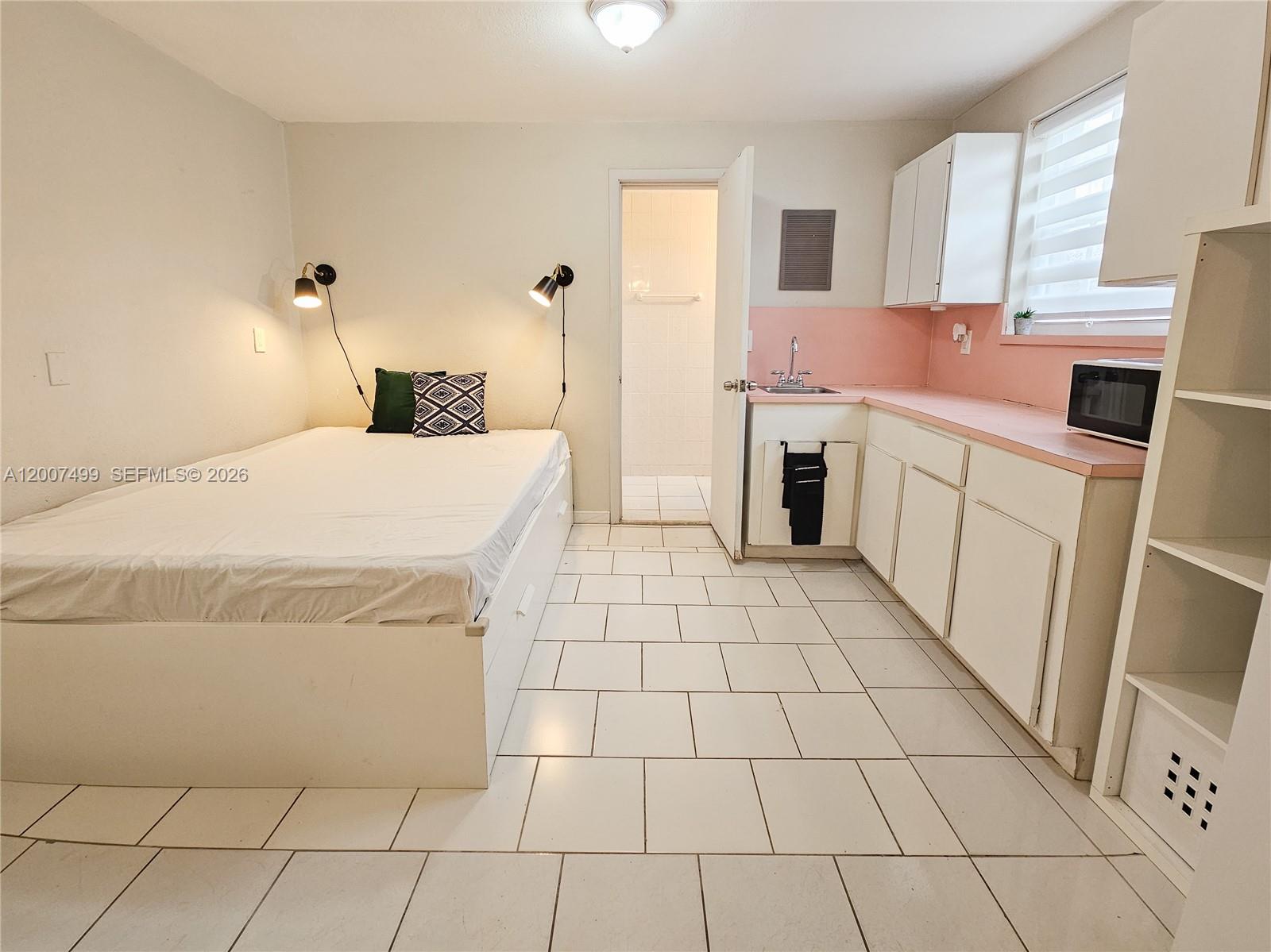 54 Southwest 24th Road, Unit RIGHT Miami, FL 33129 - Photo 5 of 13