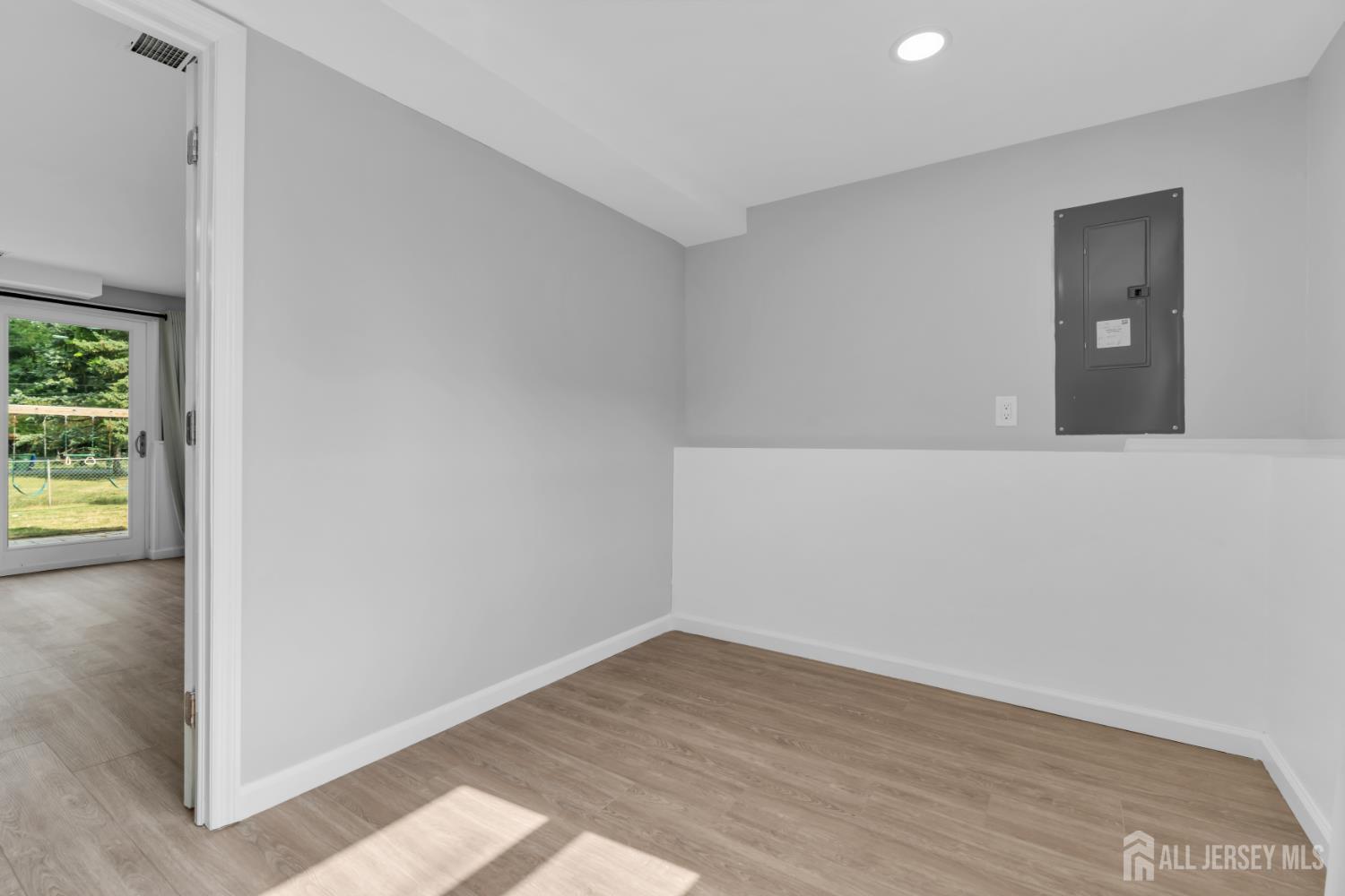 125 Jeff Street Edison, NJ 08837 - Photo 34 of 45