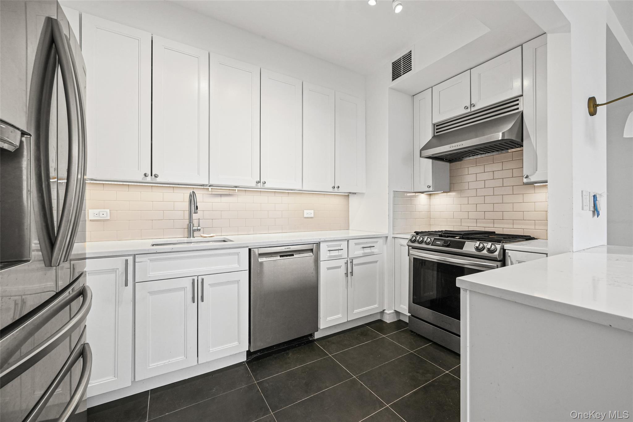 220 Riverside Boulevard, Unit 19L Manhattan, NY 10069 - Photo 14 of 29