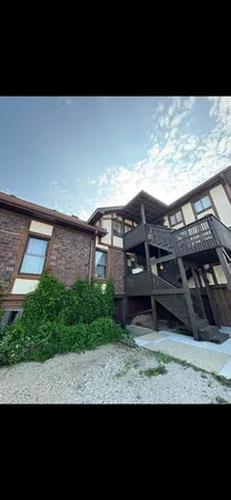 $1,450 | 300 Lincoln Avenue, Unit 2, Fox River Grove, IL 60021