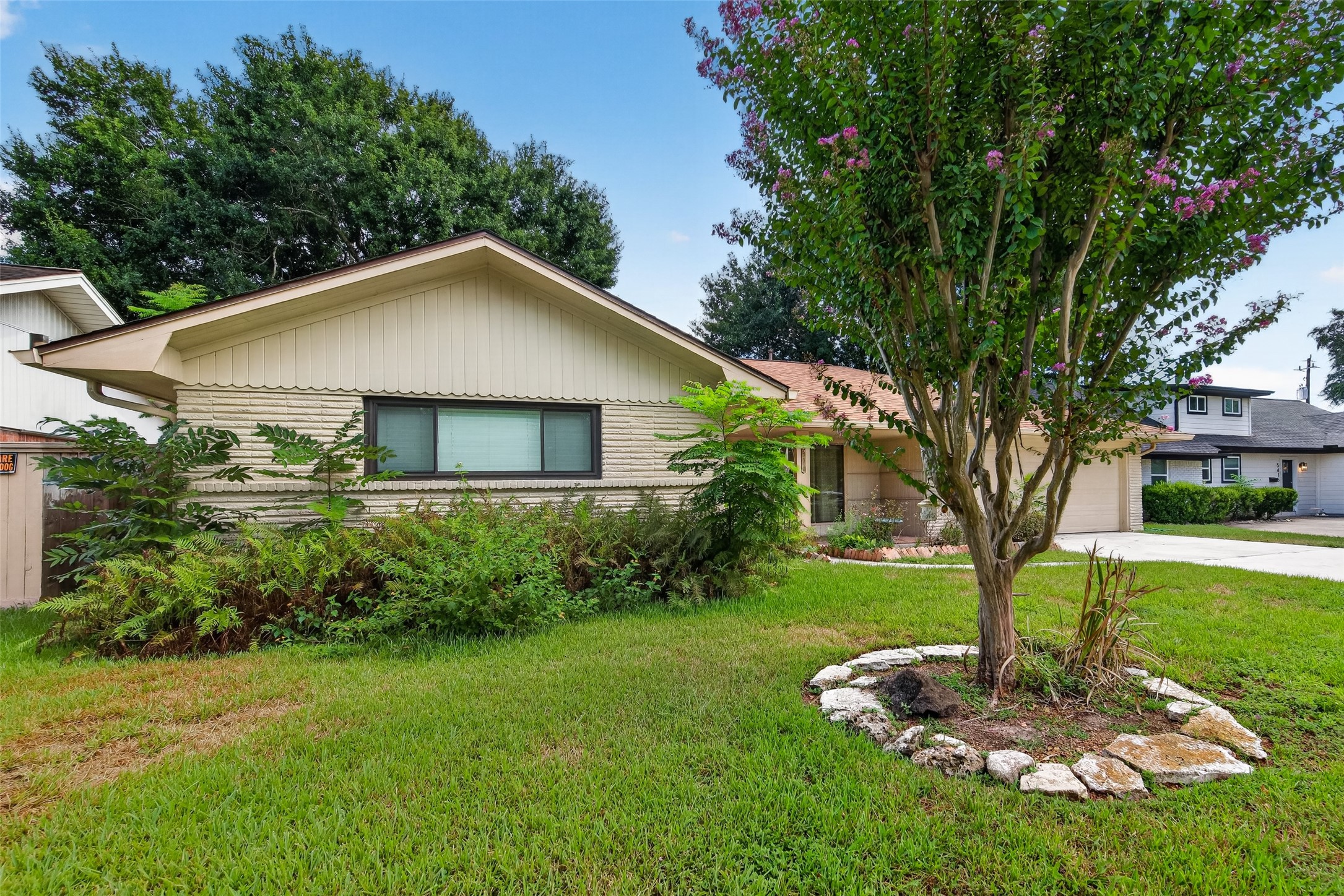 5411 Spellman Road Houston, TX 77096 - Photo 1 of 43 Gallery Image 1
