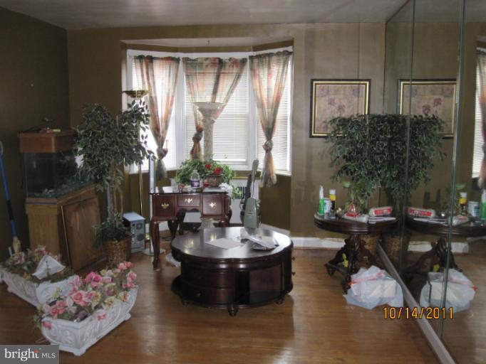 1423 Northgate Road Baltimore, MD 21218 - Photo 20 of 24 Living Room