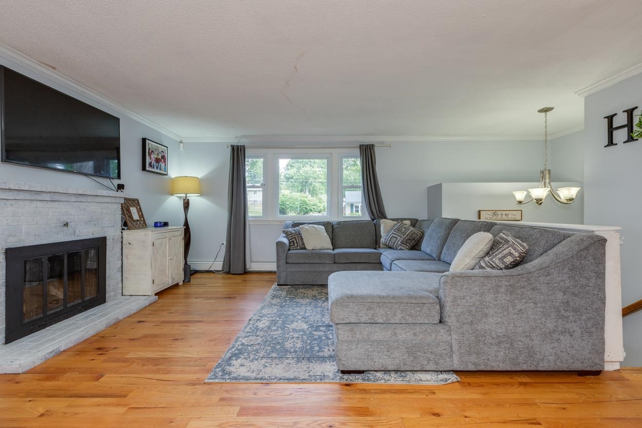 4 Coventry Road Nashua, NH 03062 - Photo 4 of 19