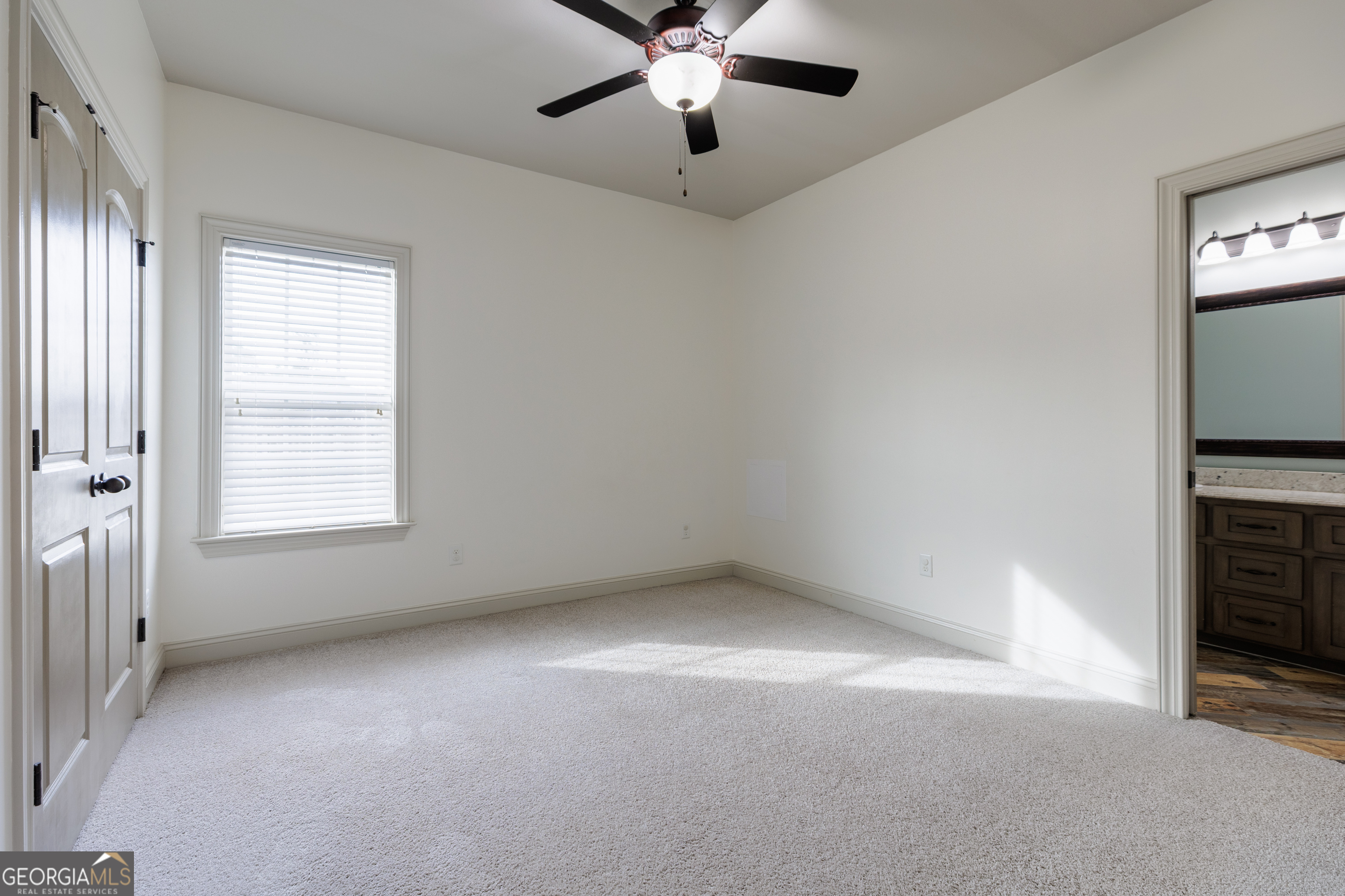 5109 Village Way Hahira, GA 31632 - Photo 29 of 42 an empty room with windows and fan