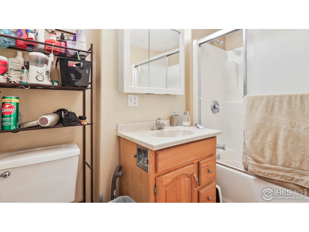 15985 Echo Road Fort Morgan, CO 80701 - Photo 17 of 22 a bathroom with a sink toilet and vanity