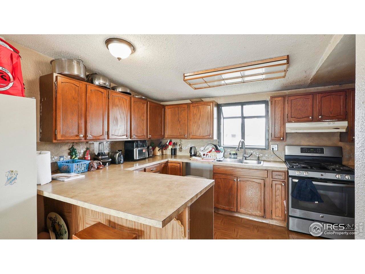 15985 Echo Road Fort Morgan, CO 80701 - Photo 5 of 22 a kitchen with a stove a sink and a refrigerator