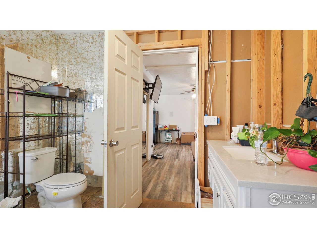 15985 Echo Road Fort Morgan, CO 80701 - Photo 9 of 22 a bathroom with a toilet a sink and shower